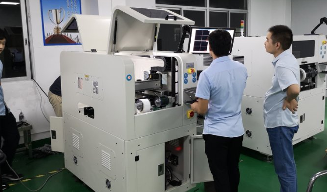 高速在線自動(dòng)貼背膠機(jī)的應(yīng)用范圍 高速在線自動(dòng)貼背膠機(jī)的應(yīng)用范圍